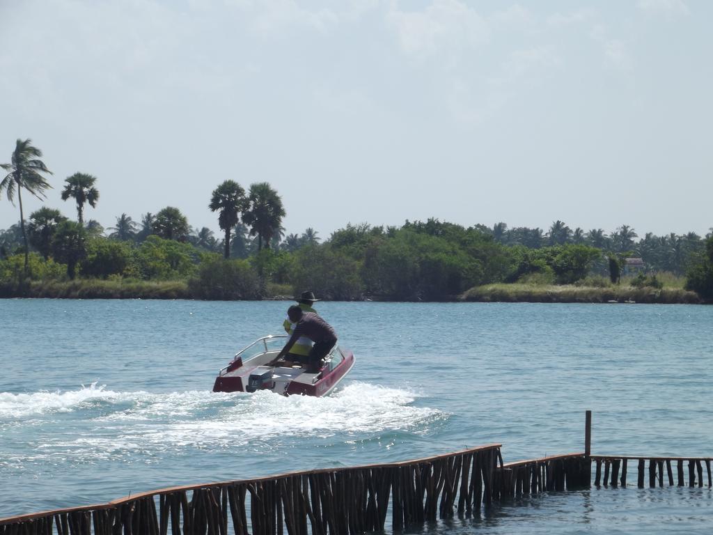 Hotel Lord Of The Forest Batticaloa Exterior foto