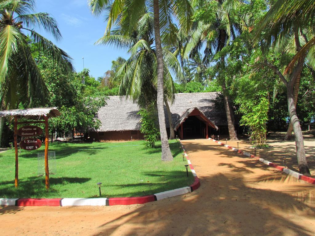 Hotel Lord Of The Forest Batticaloa Exterior foto